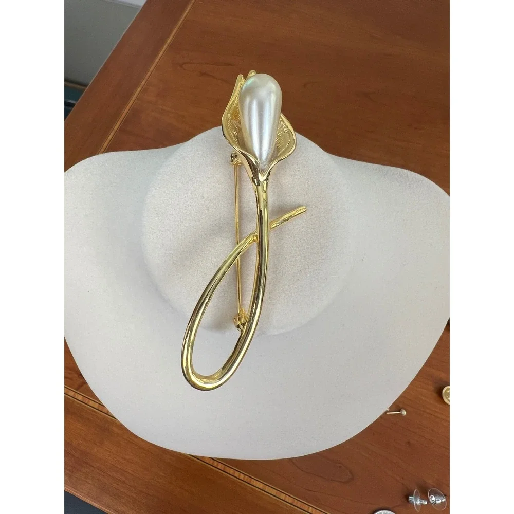 Vintage Gold Tone Calla Lily Brooch Faux Pearl Flower Pin Statement Jewelry